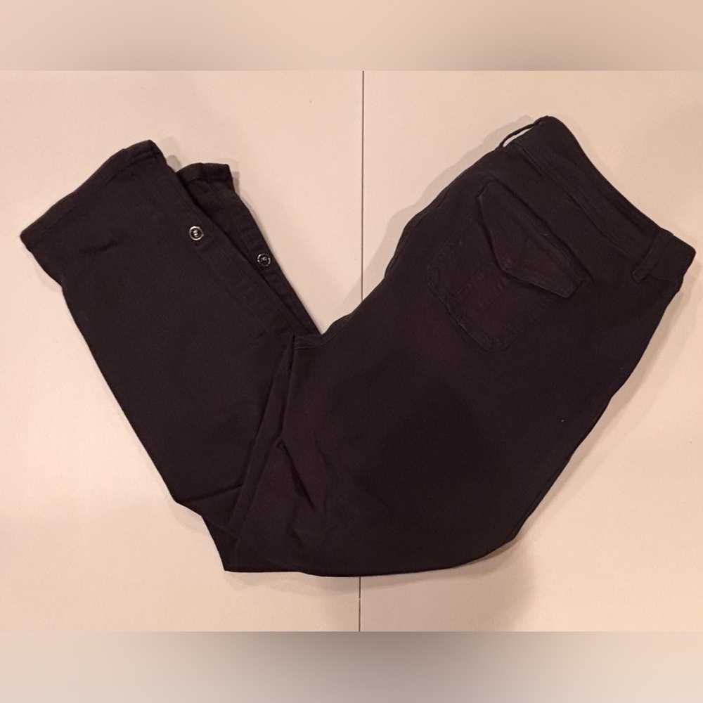 TORRID | ladies plus size cropped, rolled chino pants. Size: 18